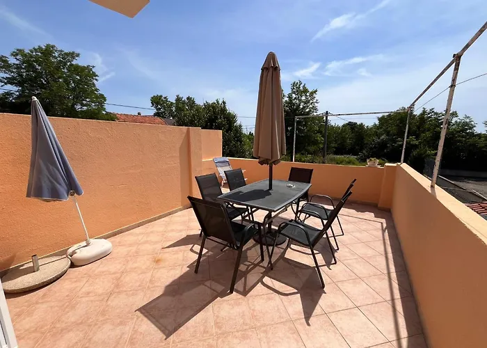 Julieta With Balcony And Grill - By Ta Leut Agency *