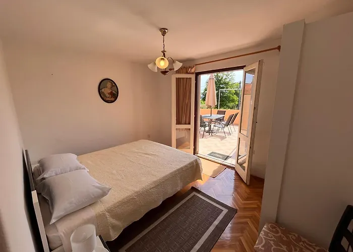 Julieta With Balcony And Grill - By Ta Leut Agency