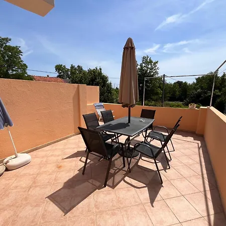 Julieta With Balcony And Grill - By Ta Leut Agency *