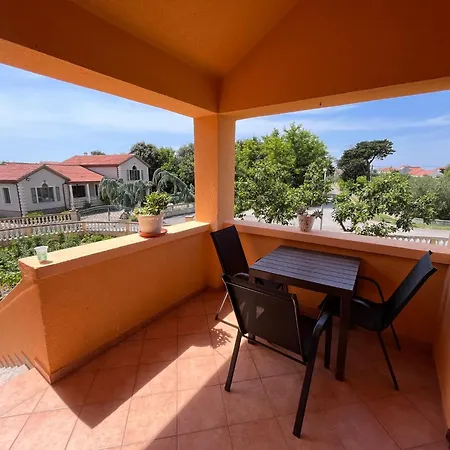 Julieta With Balcony And Grill - By Ta Leut Agency